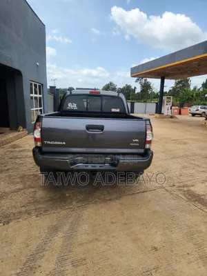 Toyota Tacoma 4dr Access Cab 4WD 6.1 ft. SB (2.7L 4cyl 4A) 2015 Gray