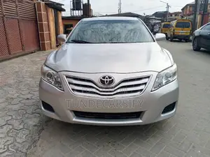 Toyota Camry LE 4dr Sedan (2.5L 4cyl 6AM) 2010 Silver