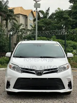 Toyota Sienna LE AWD (3.5L 6cyl 8A) 2018 White