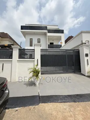 5bdrm Duplex in Apo for sale