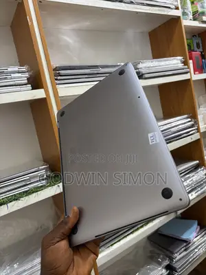 Laptop Apple MacBook Pro 2020 16GB Intel Core i7 SSD 1T