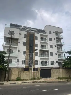 3bdrm Block of Flats in Surulere for sale