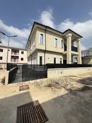 4bdrm Duplex in Gaduwa for sale