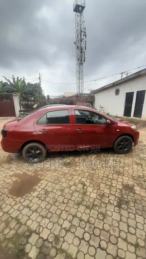 Toyota Yaris 2009 Red