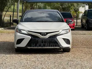 Toyota Camry SE FWD 2020 White