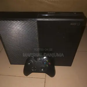 Xbox One With One Wireless Pad and 3 Installed Games