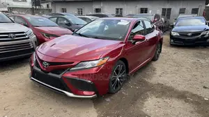 Toyota Camry SE (2.5L 4cyl 8A) 2019 Red