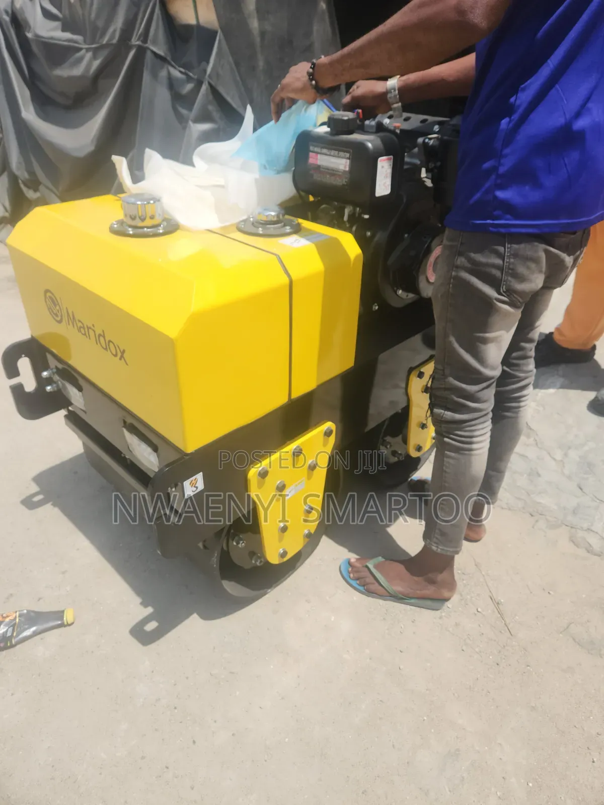 Single Drum Compacting Roller