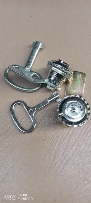 Stainless Pane Key