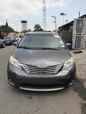 Toyota Sienna XLE AWD 7-Passenger 2013 Gray