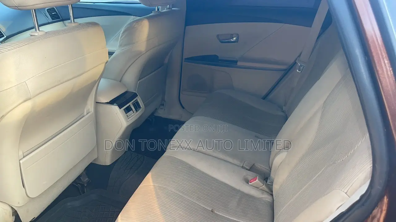 Toyota Venza LE 2011 Brown
