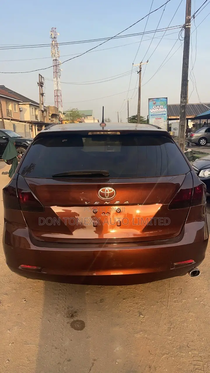 Toyota Venza LE 2011 Brown