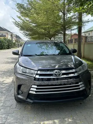 Toyota Highlander LE V6 4x2 (3.5L 6cyl 6A) 2016 Gray