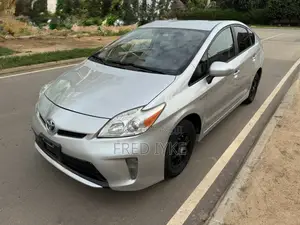 Toyota Prius Plug-In Hybrid 2016 Silver