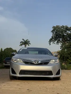 Toyota Camry LE 4dr Sedan (2.5L 4cyl 6A) 2013 Silver