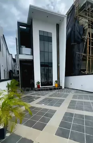 5bdrm Duplex in Ikota for sale