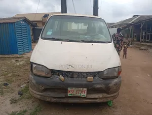 Toyota HiAce 2003 White
