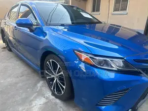Toyota Camry 2018 Blue