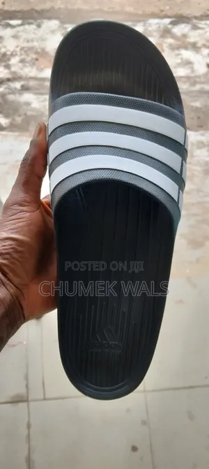 Adidas Duramo Slides Size 18