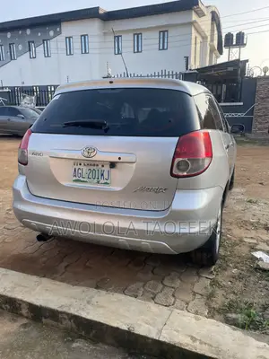 Toyota Matrix Standard FWD (1.8L 4cyl 5M) 2004 Silver