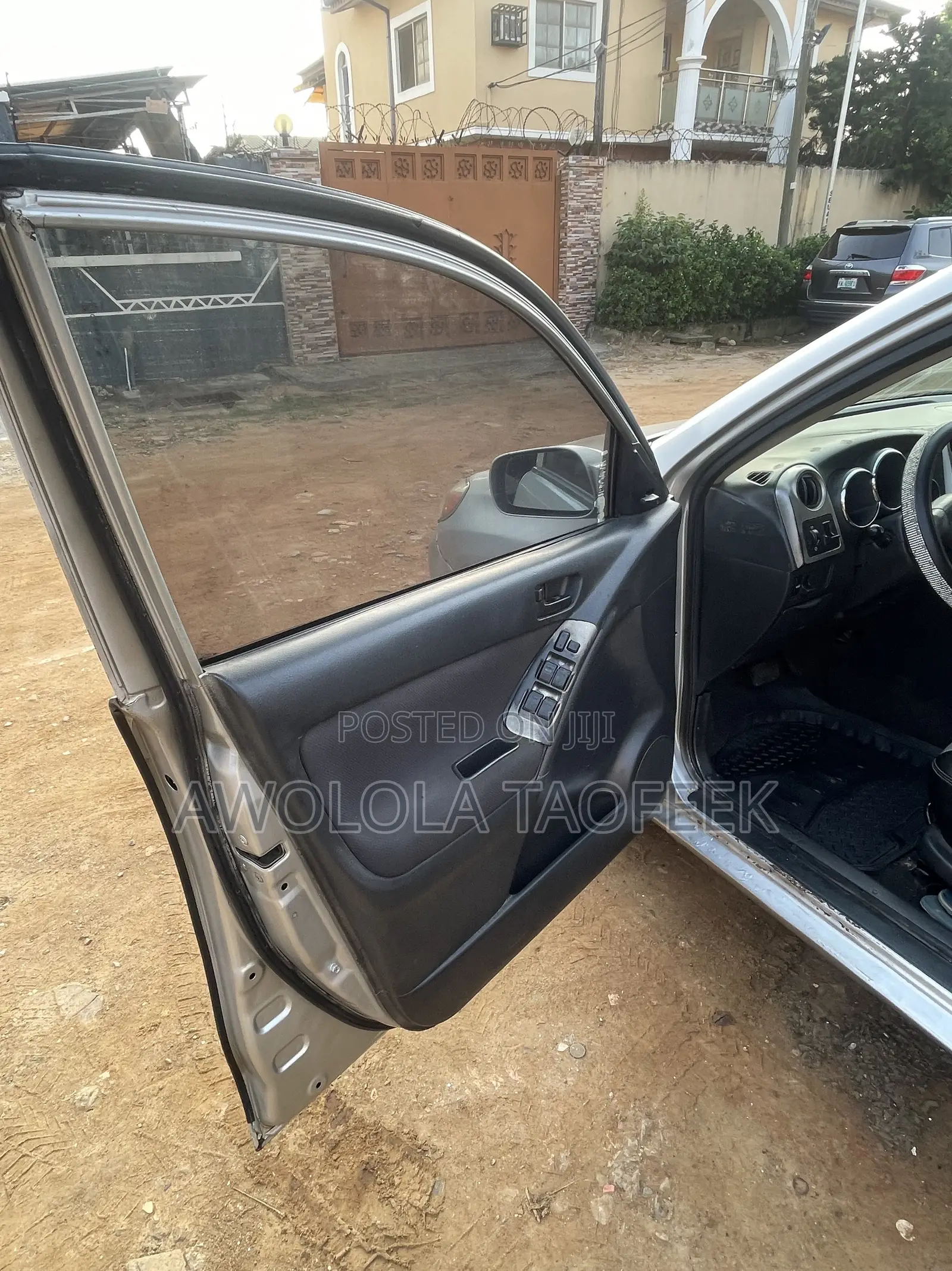 Toyota Matrix Standard FWD (1.8L 4cyl 5M) 2004 Silver