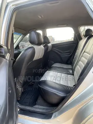 Toyota Matrix Standard FWD (1.8L 4cyl 5M) 2004 Silver