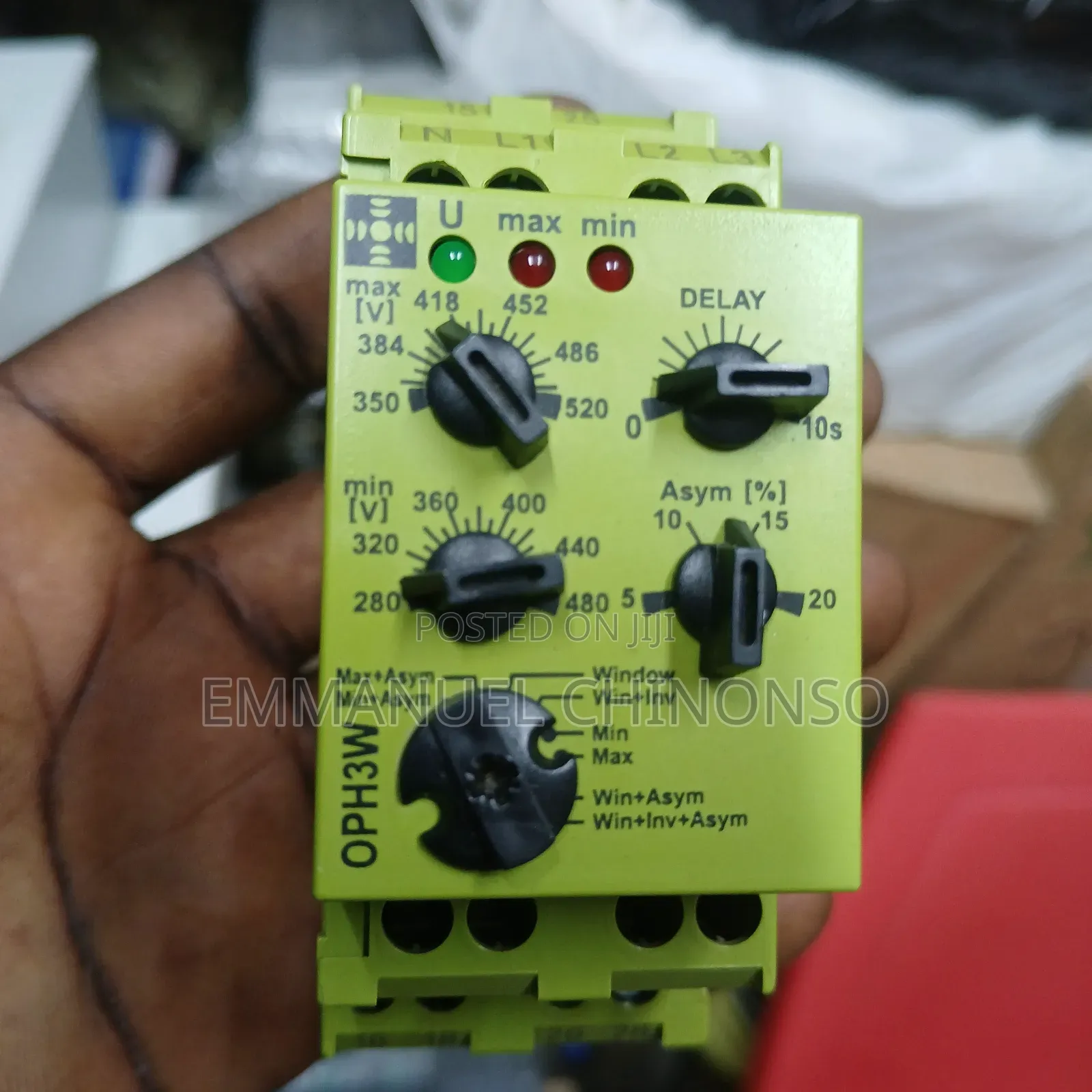 3poles Over and Under Protection Voltage Regulator
