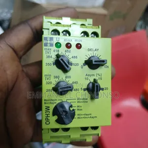 3poles Over and Under Protection Voltage Regulator