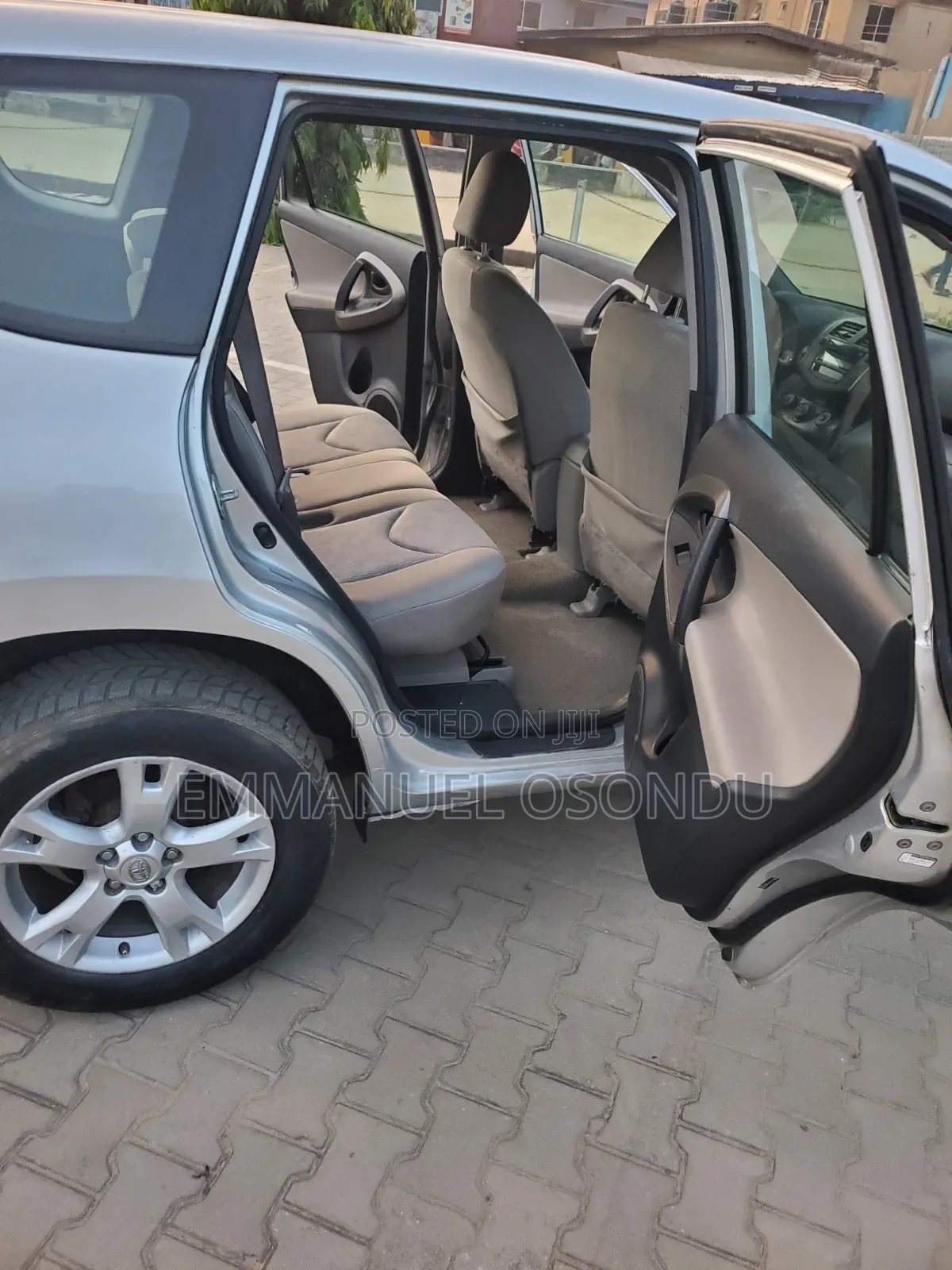 Toyota RAV4 2010 Silver