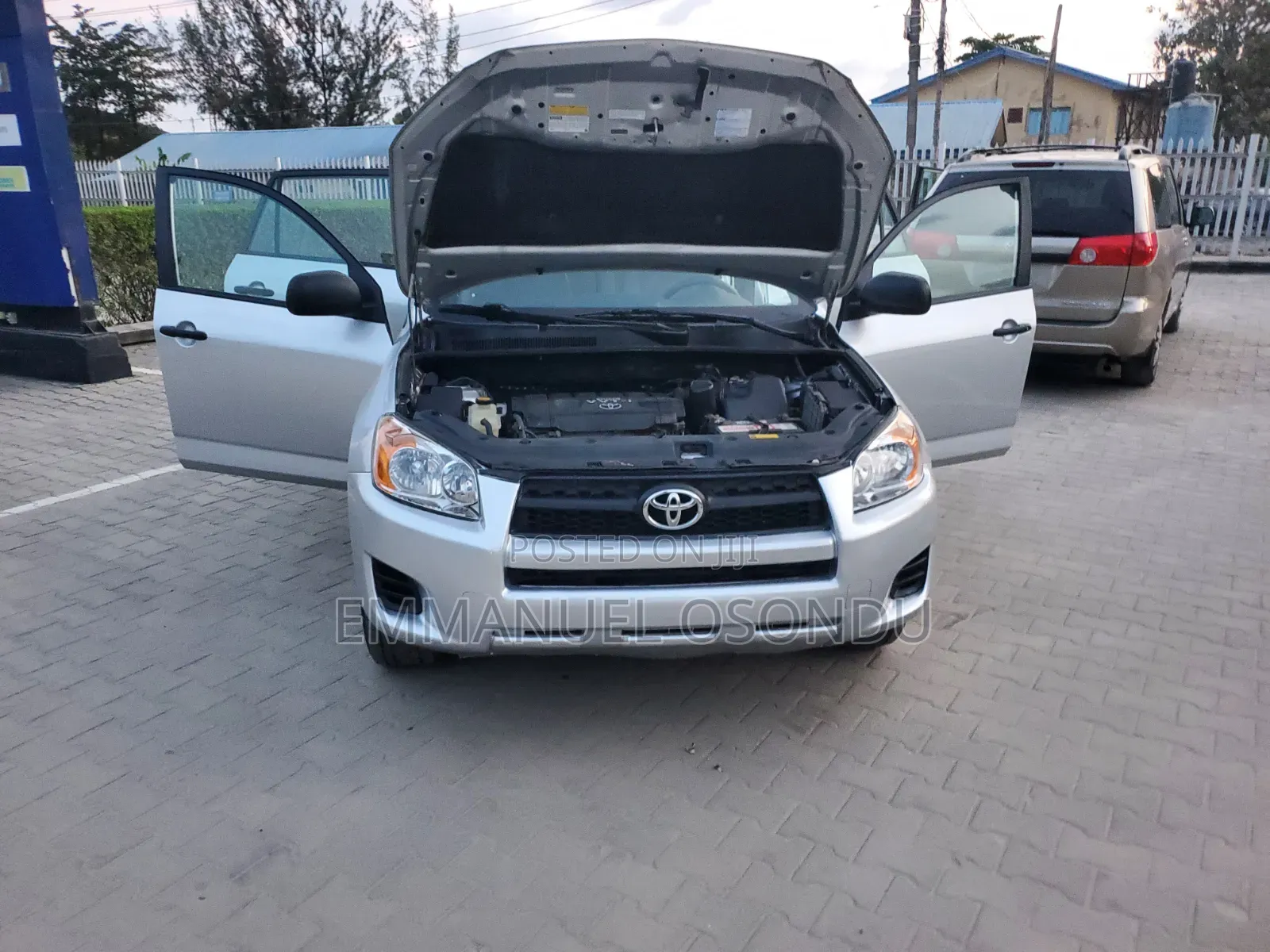 Toyota RAV4 2010 Silver