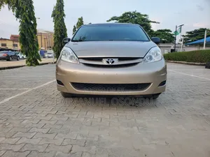Toyota Sienna 2008 Gold