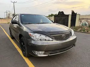 Toyota Camry SE 4dr Sedan (2.4L 4cyl 5A) 2005 Gray