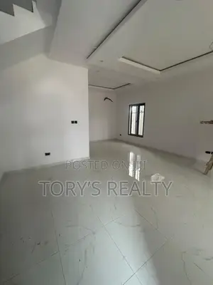 4bdrm Townhouse / Terrace in Osapa london for rent