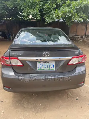 Toyota Corolla LE 4dr Sedan (1.8L 4cyl 4A) 2012 Gray