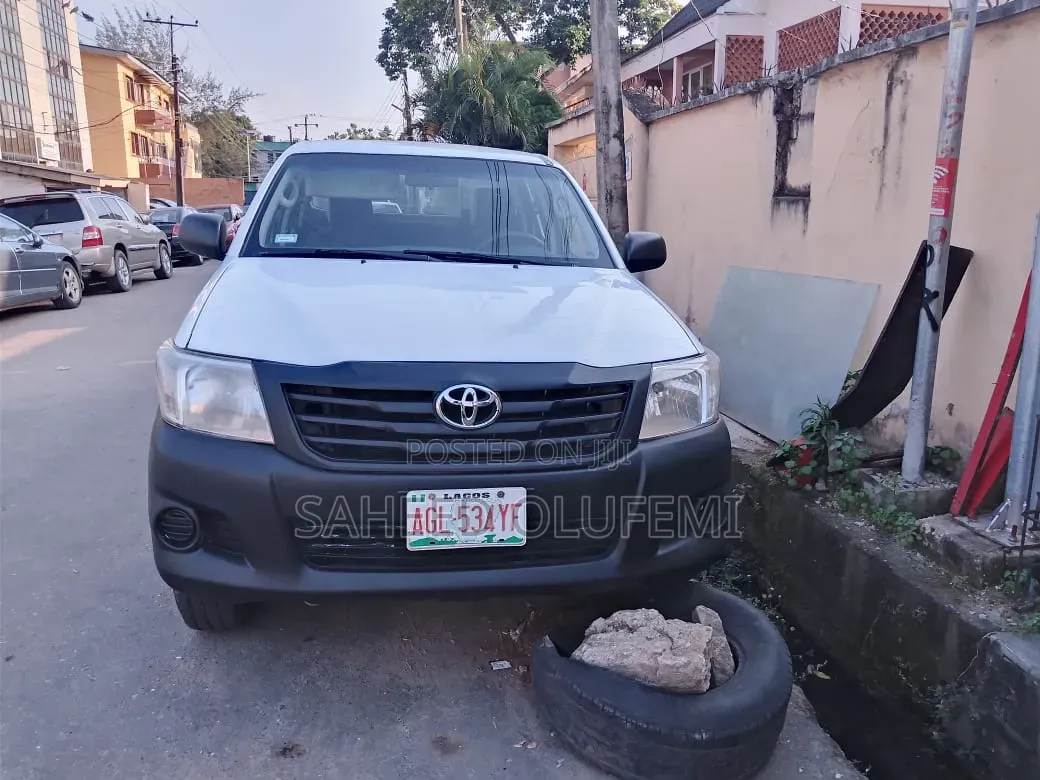 Toyota Hilux 2013 White