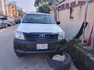 Toyota Hilux 2013 White