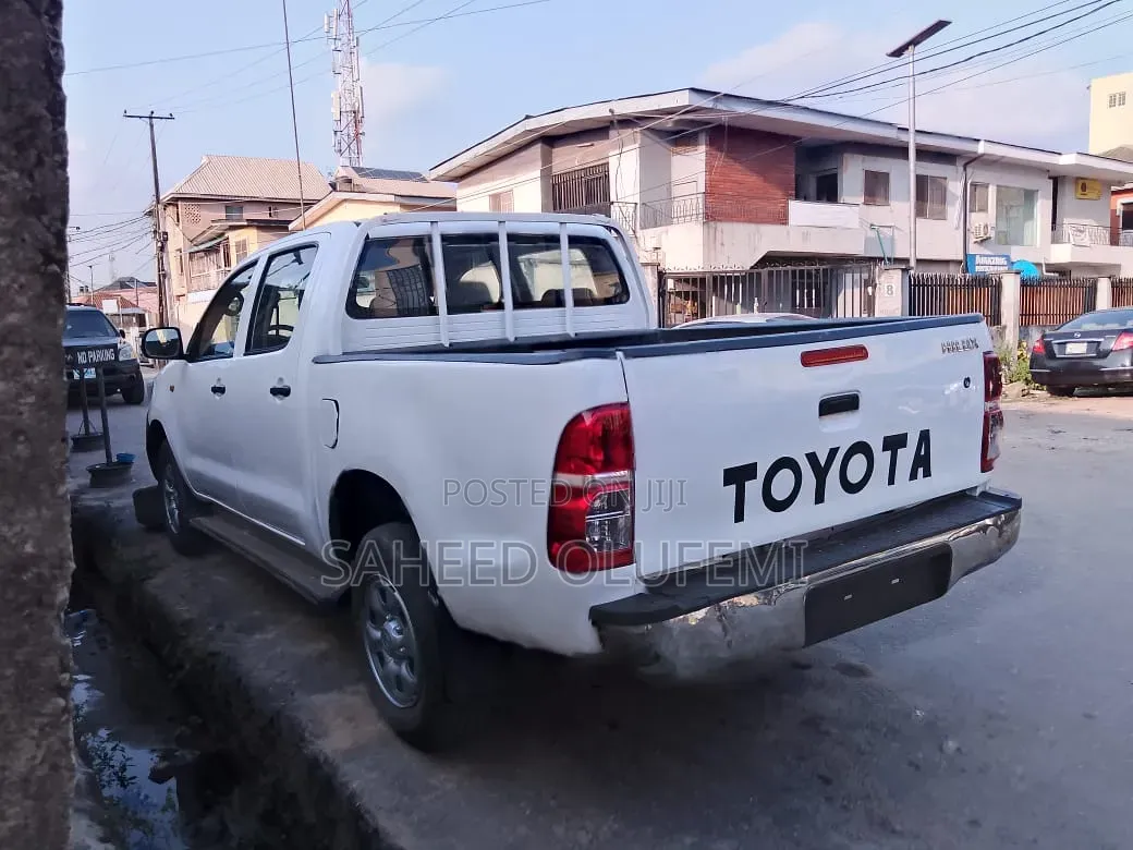 Toyota Hilux 2013 White