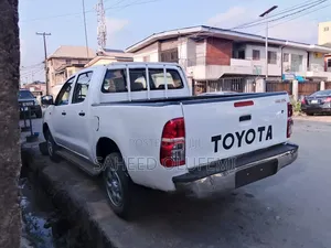Toyota Hilux 2013 White