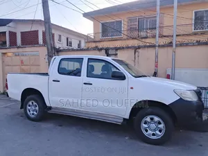 Toyota Hilux 2013 White