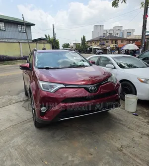 Toyota RAV4 XLE 4dr SUV (2.5L 4cyl 6A) 2018 Red