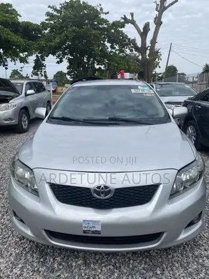 Toyota Corolla LE 4dr Sedan (1.8L 4cyl 4A) 2010 Silver