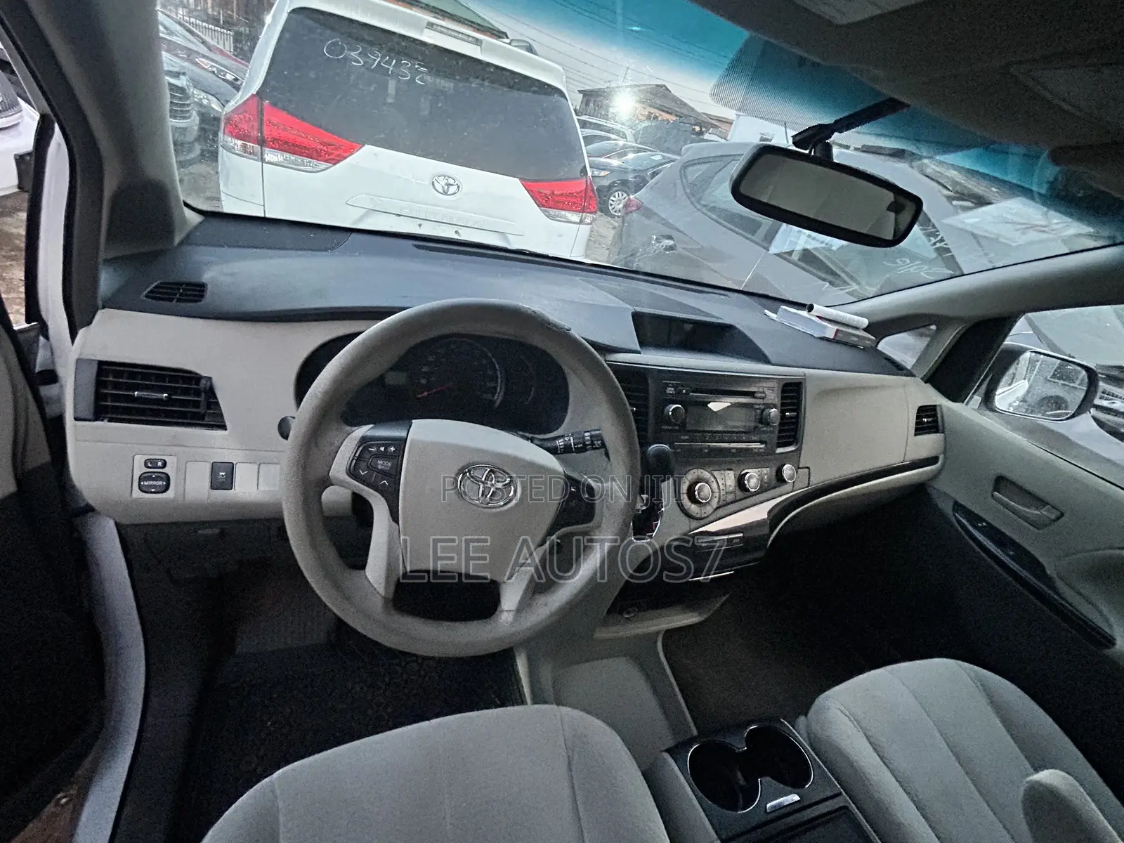 Toyota Sienna LE 8 Passenger 2012 White