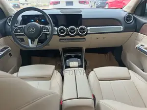 Mercedes-Benz GLB-Class 2023 White