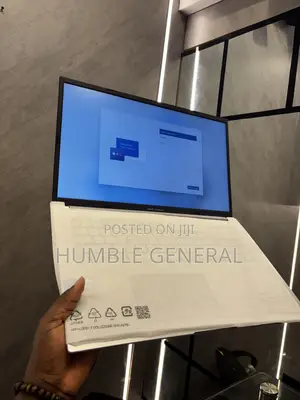 New Laptop Asus Vivobook 17 16GB Intel Core 7 SSD 1T