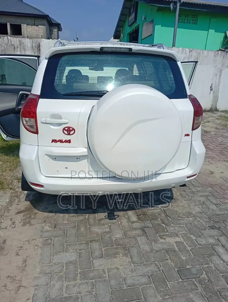 Toyota RAV4 2008 White