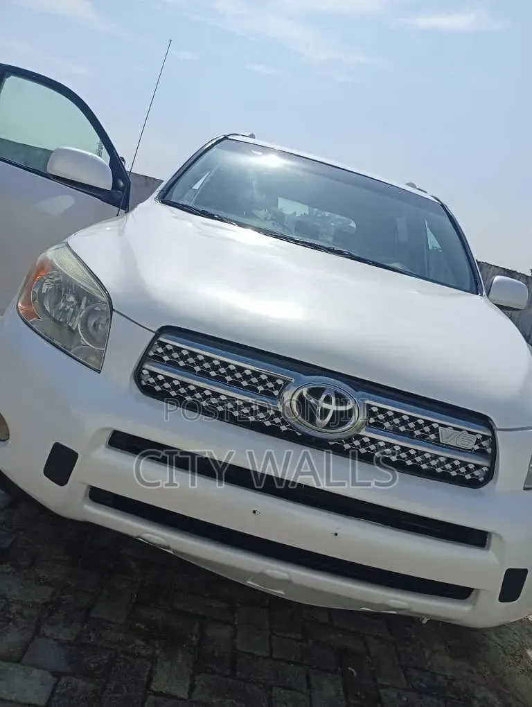 Toyota RAV4 2008 White