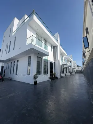 4bdrm Duplex in Lekki Phase 2 for sale