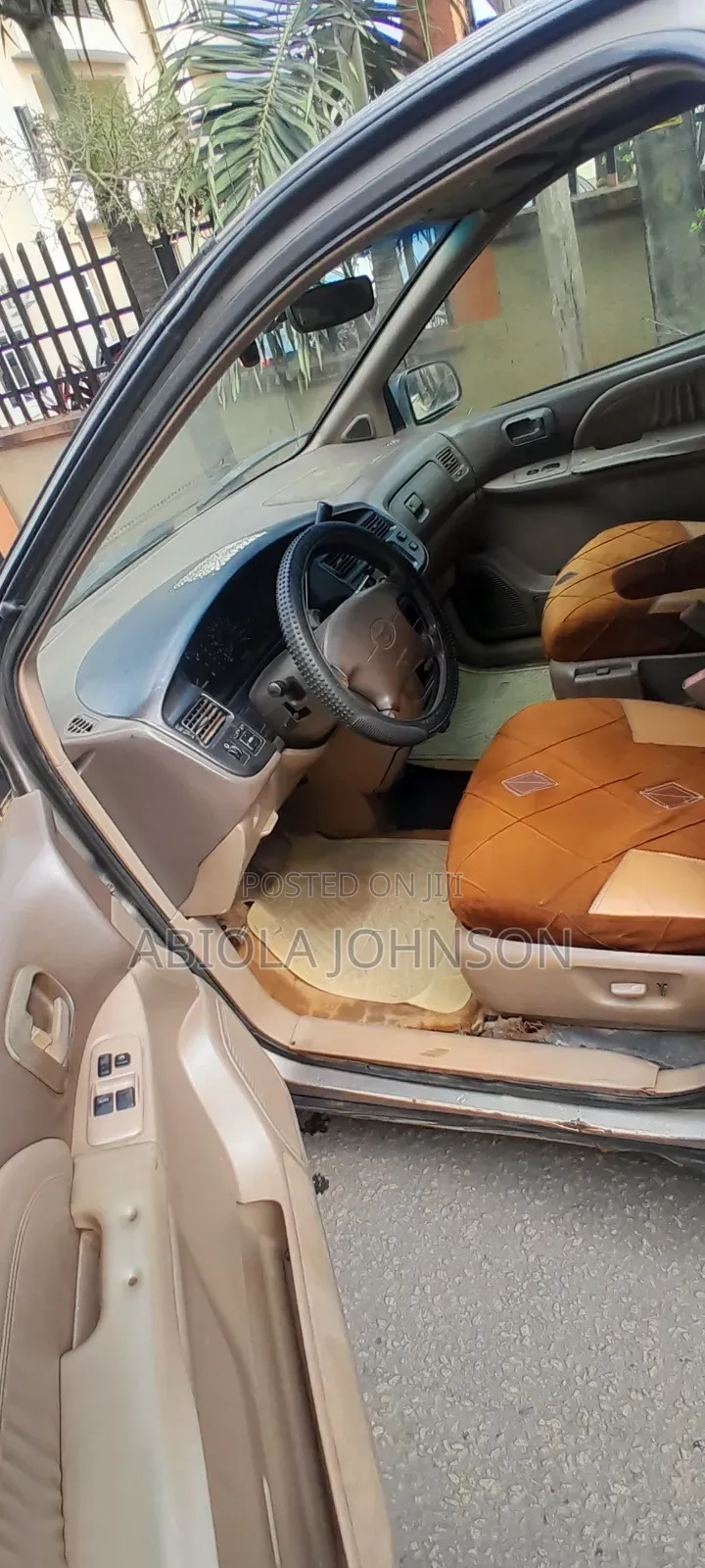 Toyota Sienna XLE & 1 hatch 2000 Gold