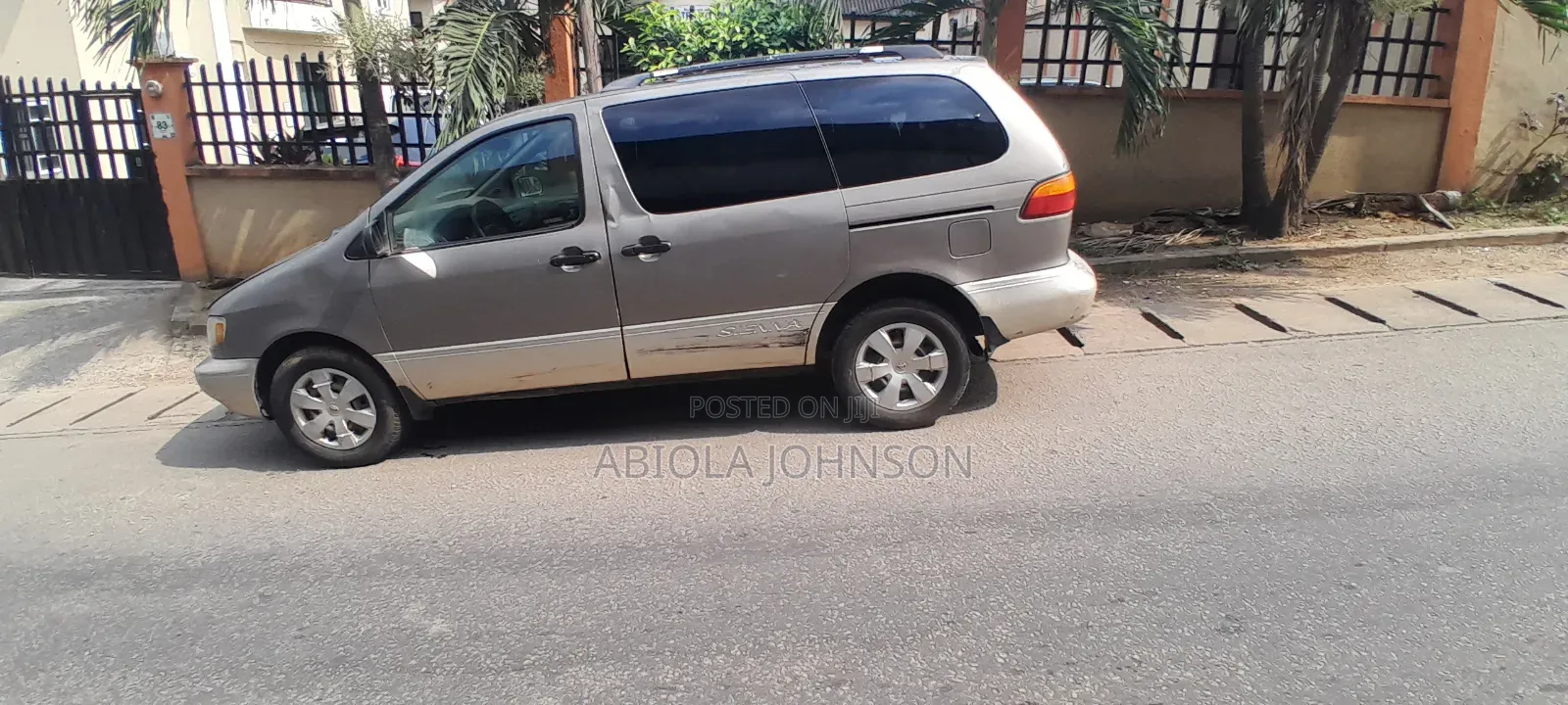 Toyota Sienna XLE & 1 hatch 2000 Gold