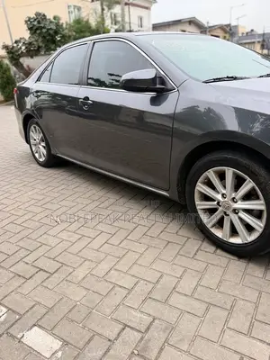 Toyota Camry XLE 4dr Sedan (3.5L 6cyl 6A) 2014 Gray